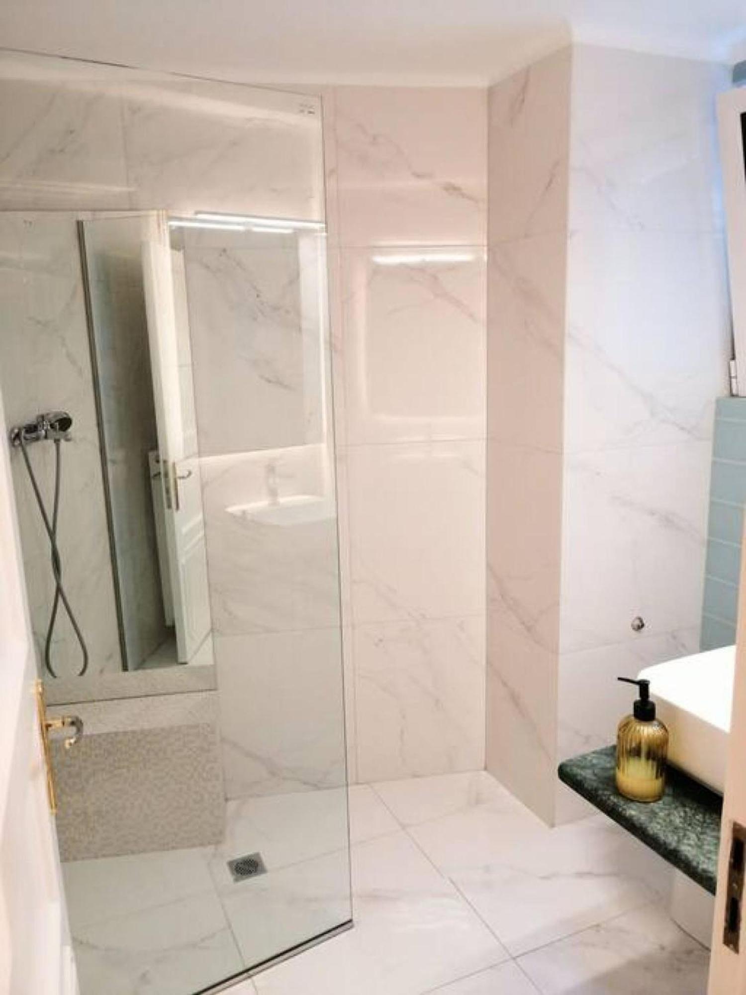 Elegant Apartment In Syntagma Square Athens Exterior photo